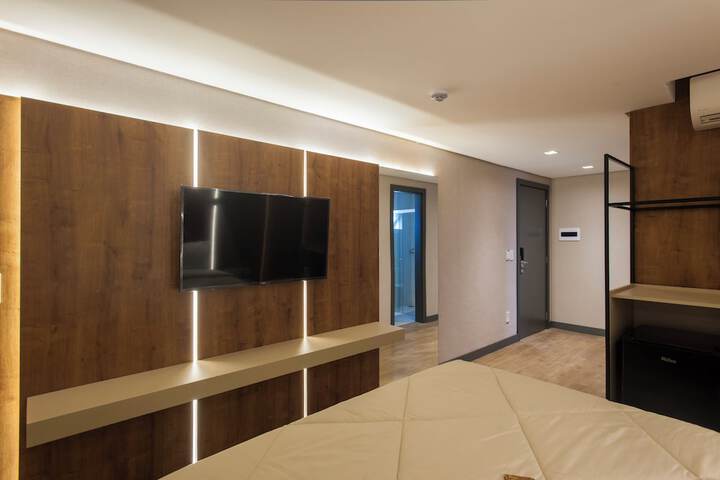 Room 9 of 35