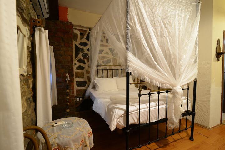 Room 10 of 39