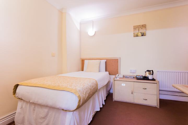 Room 13 of 38