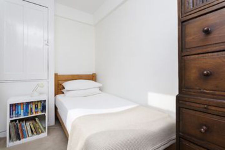 Room 10 of 24