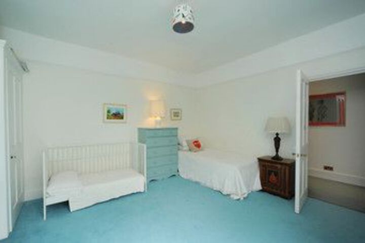 Room 6 of 27