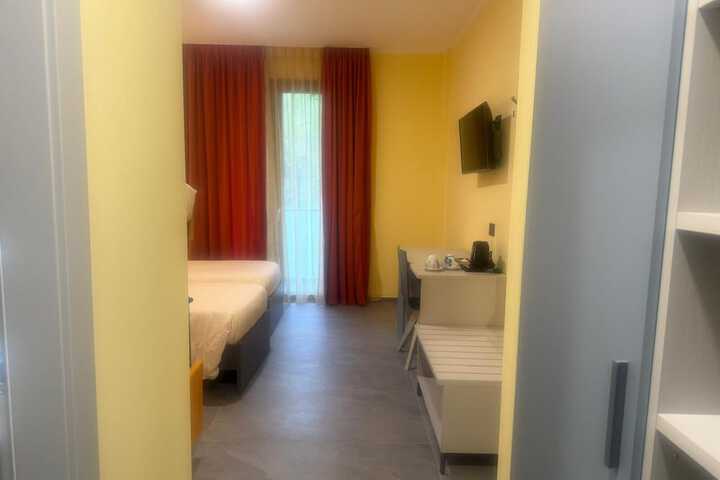 Room 46 of 104