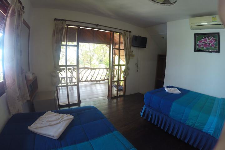 Room 26 of 82