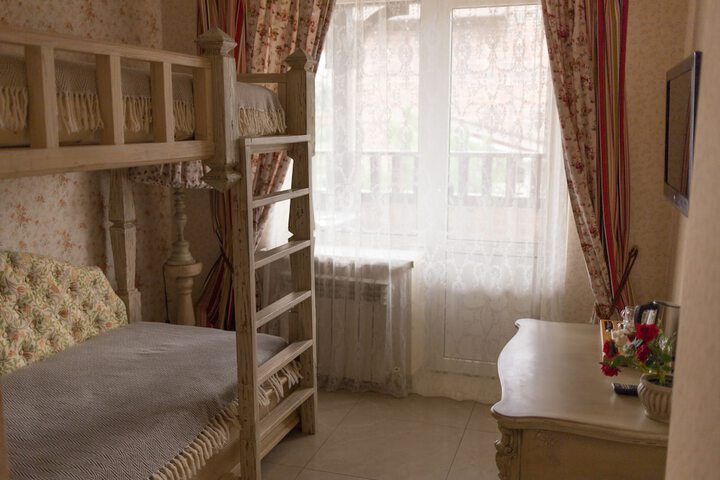 Room 5 of 66