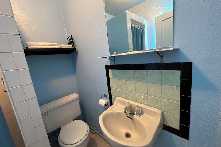 Room 8 of 28