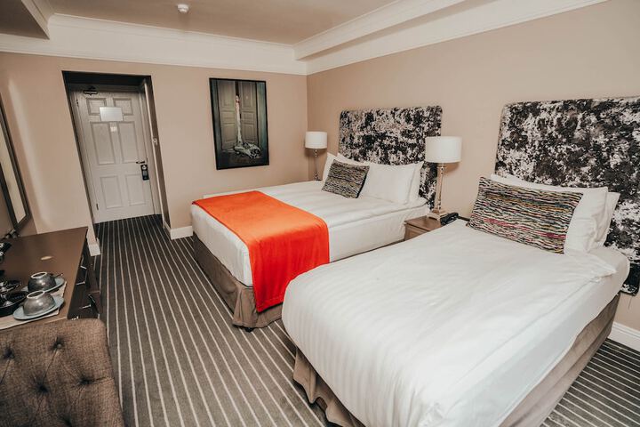 Room 6 of 34
