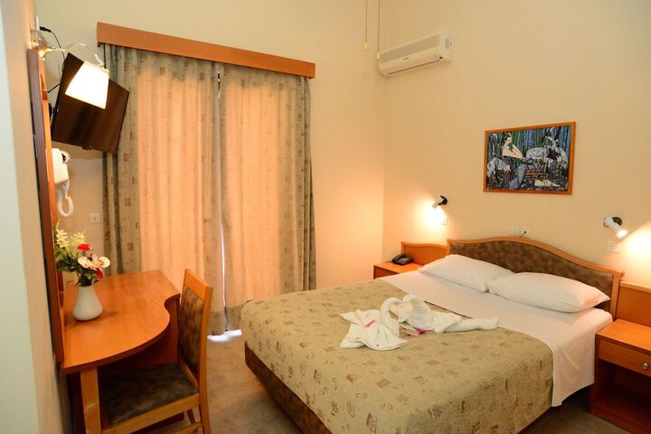 Room 43 of 228