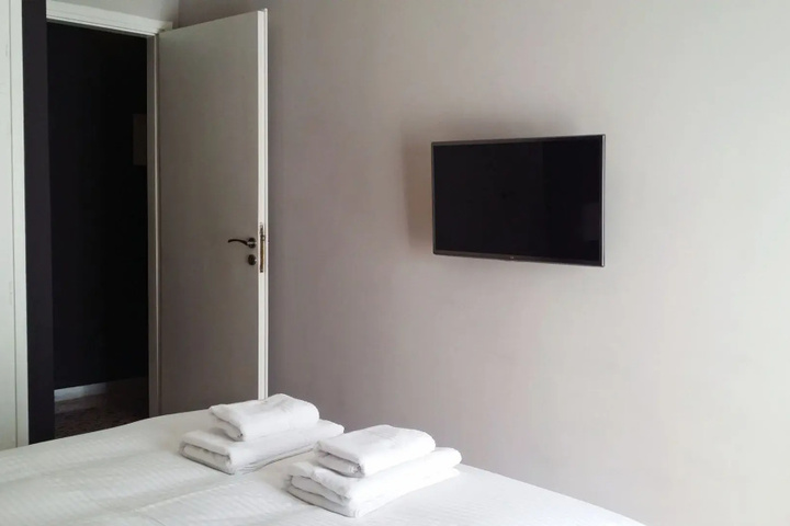 Room 4 of 13