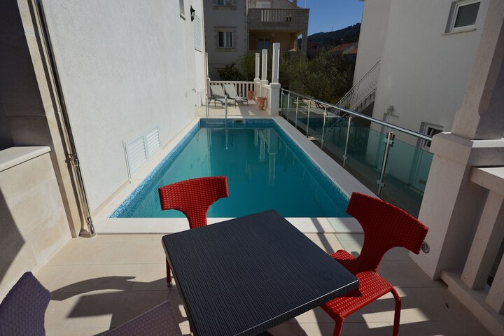 Pool 30 of 43