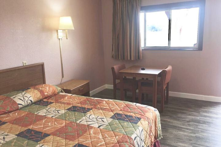 Standard Single Room 1 King Bed (4 of 6)