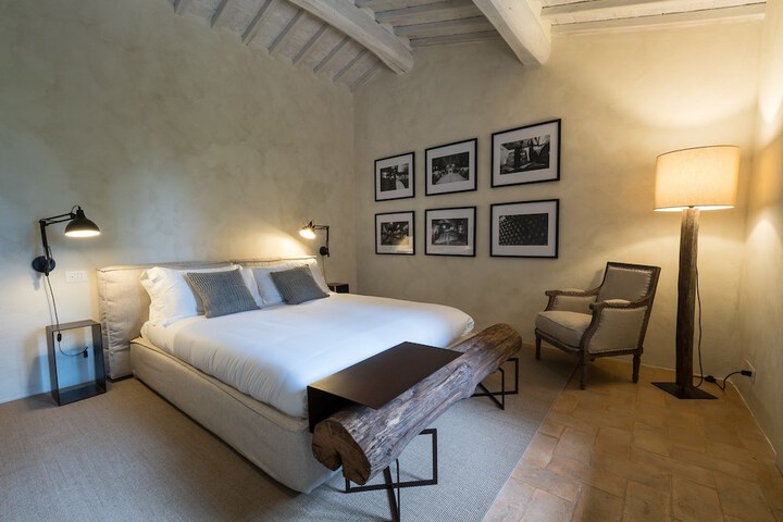 Room 9 of 47