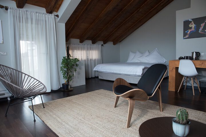 Room 6 of 59