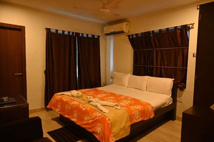 Room 3 of 20