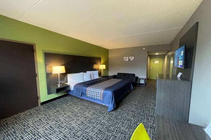 1 King Bed Suite (11 of 13)