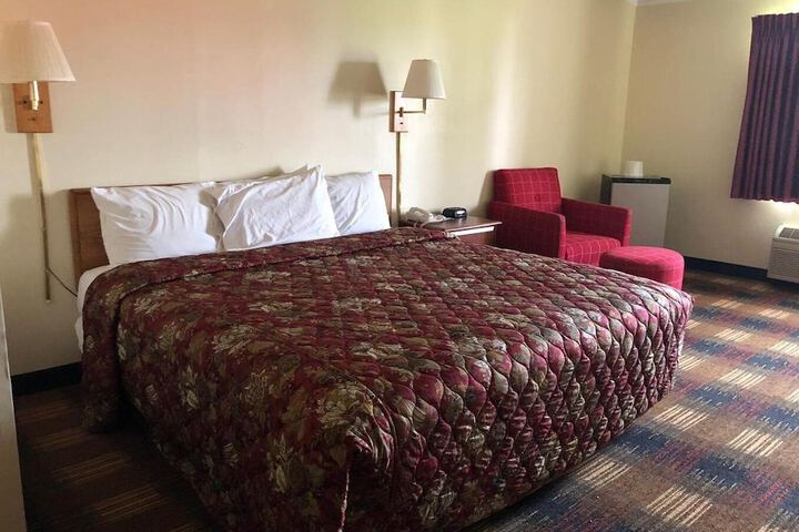 Standard | King Bed (3 of 12)