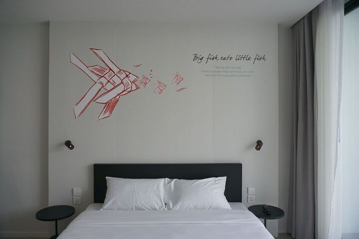 Room 14 of 115