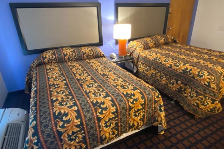 Room 11 of 32