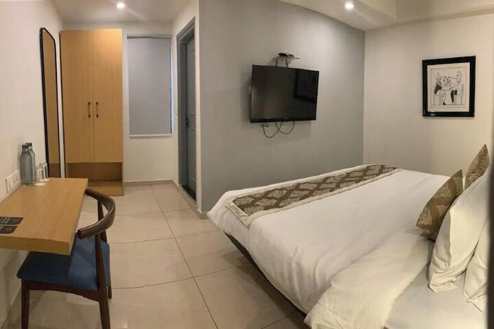 Room 9 of 24