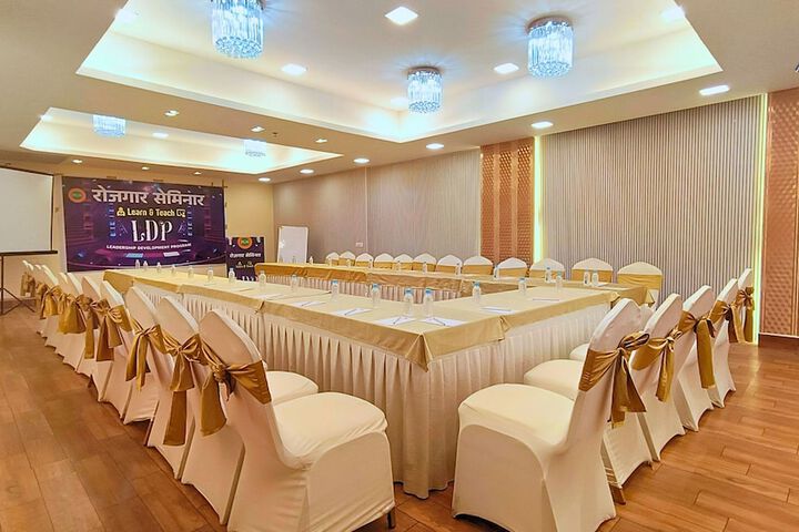 Ballroom/Hall 86 of 95