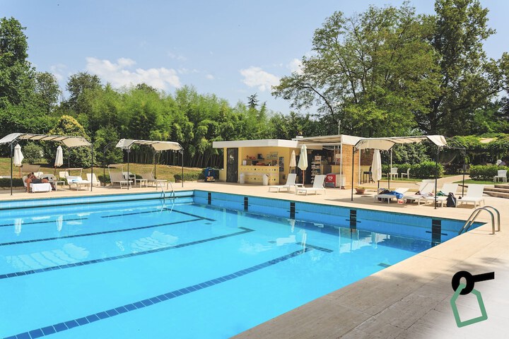 Pool 21 of 41