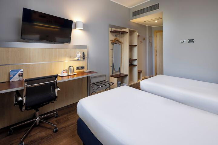 Room 14 of 77