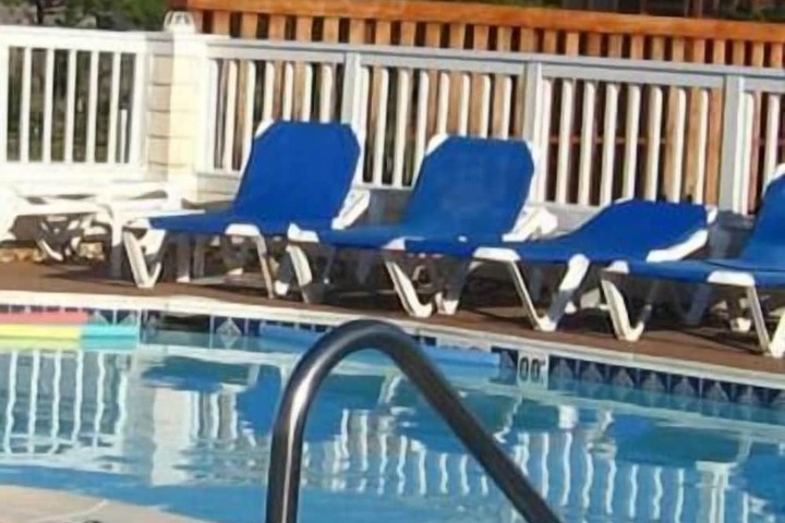 Hotel Pool