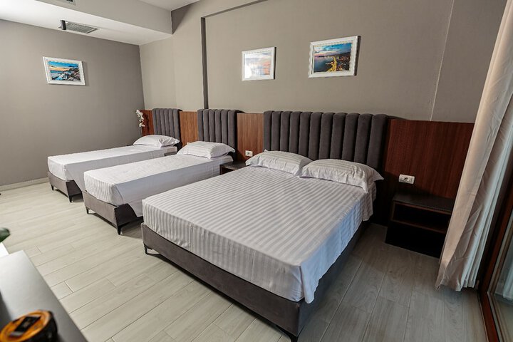 Room 10 of 111