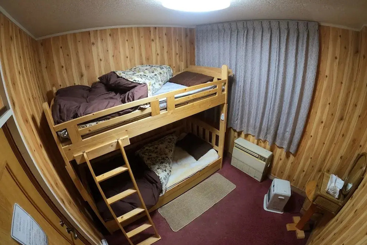 Room 7 of 10