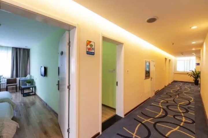 Ballroom/Hall 20 of 25