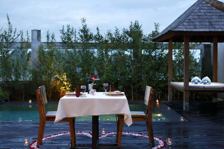 Dining 53 of 55