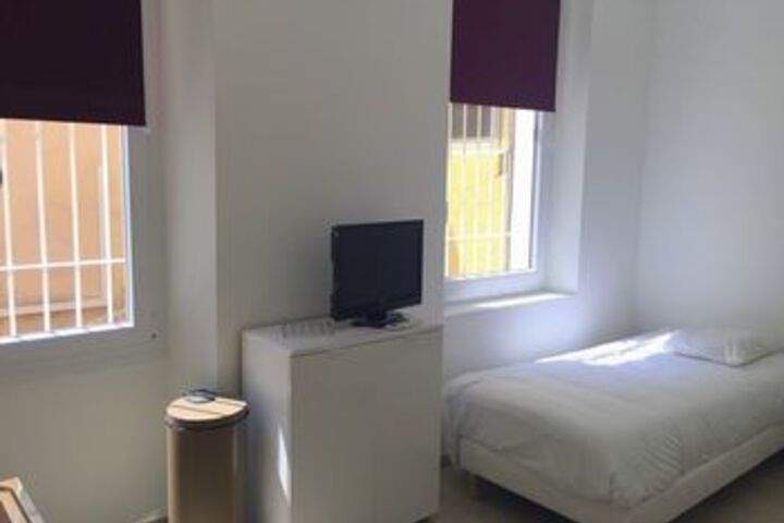Room 77 of 200