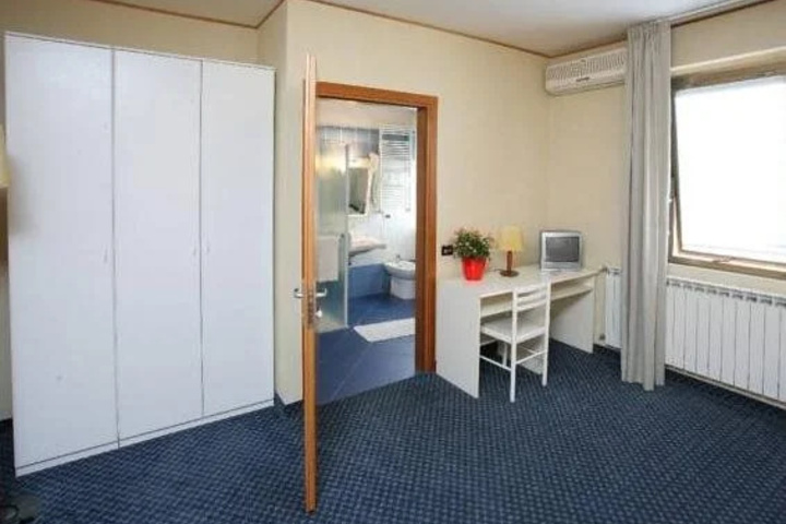Room 2 of 3