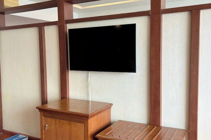 Room 8 of 41