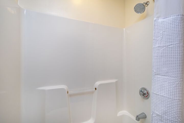 Room 2 of 18