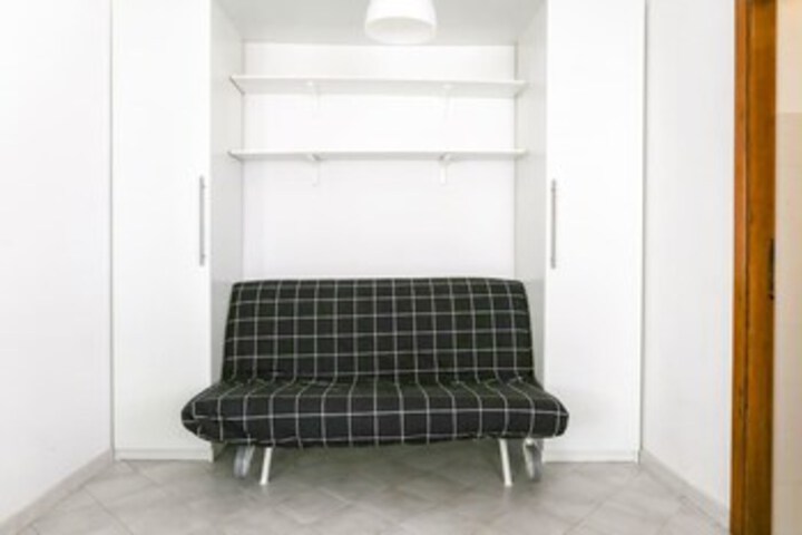 Room 7 of 9