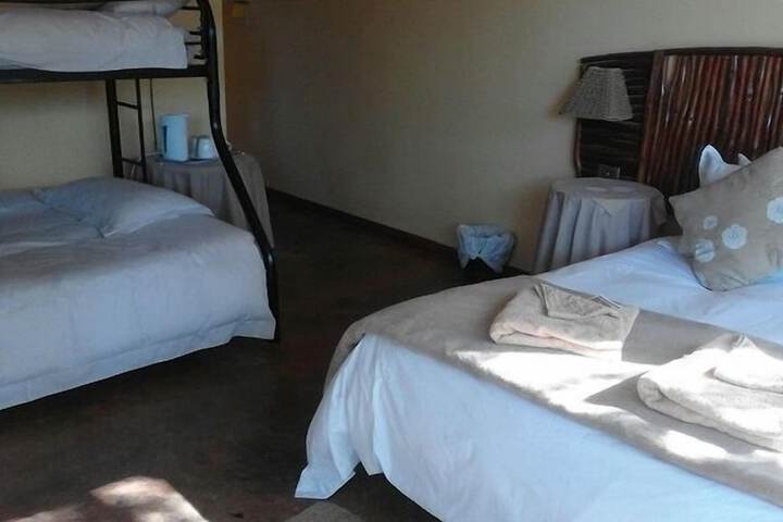 Room 9 of 16