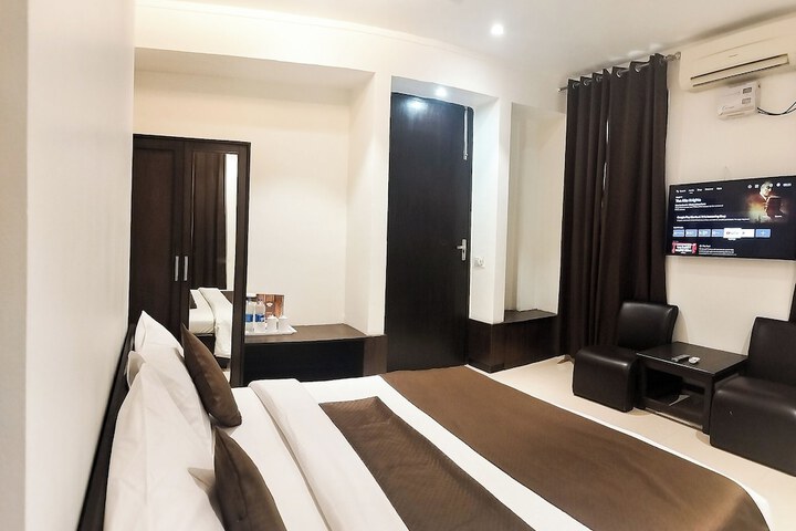 Room 16 of 18
