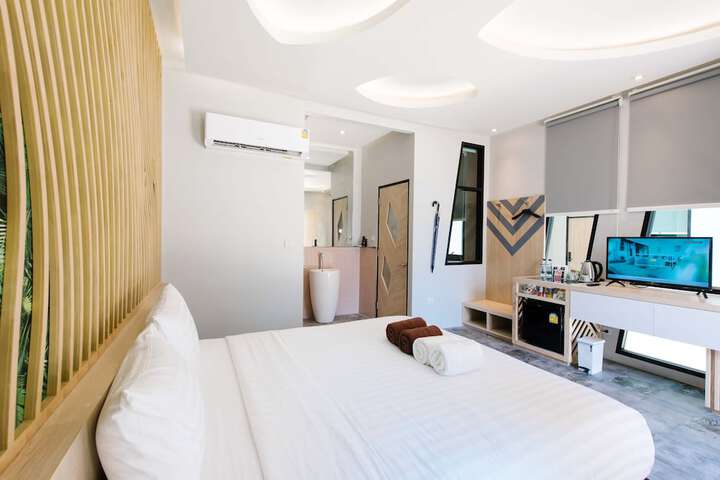 Room 10 of 120