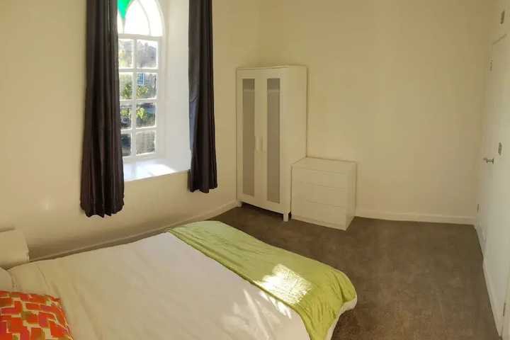 Room 4 of 17