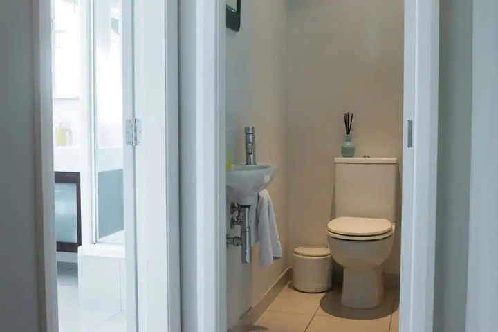 Room 8 of 17