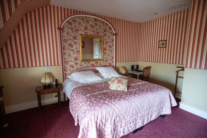 Room 44 of 169
