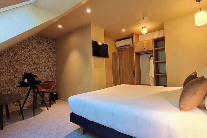 Room 8 of 61