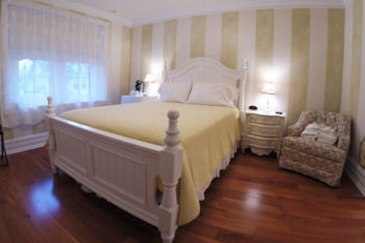 Room 73 of 100