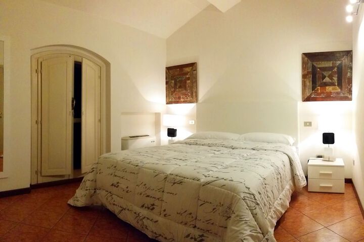 Room 3 of 33
