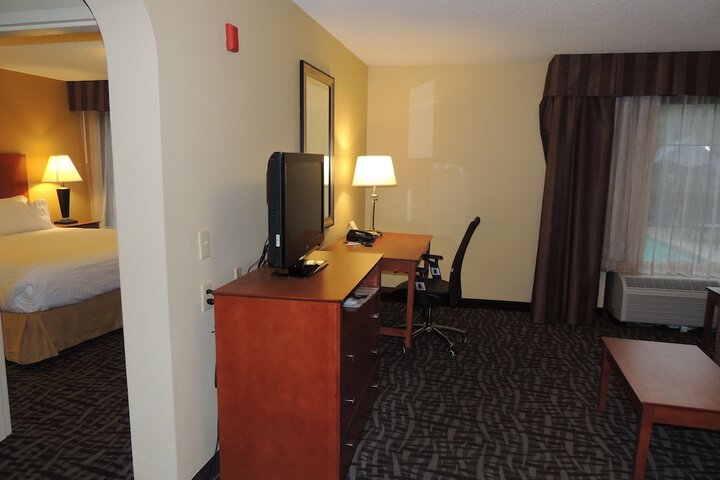 1 King Bed Suite (6 of 23)