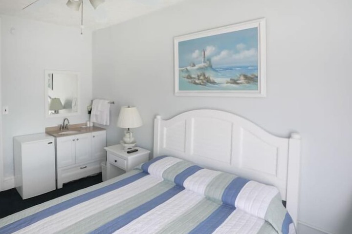 Room 10 of 28
