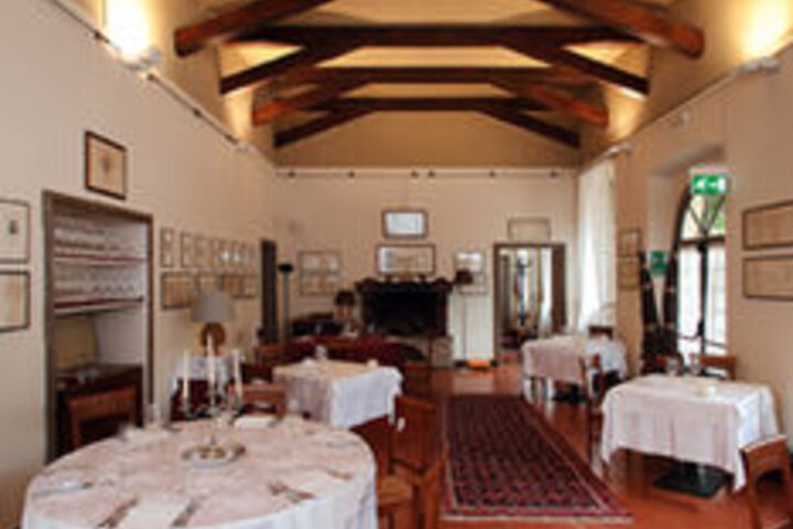 Dining 44 of 46