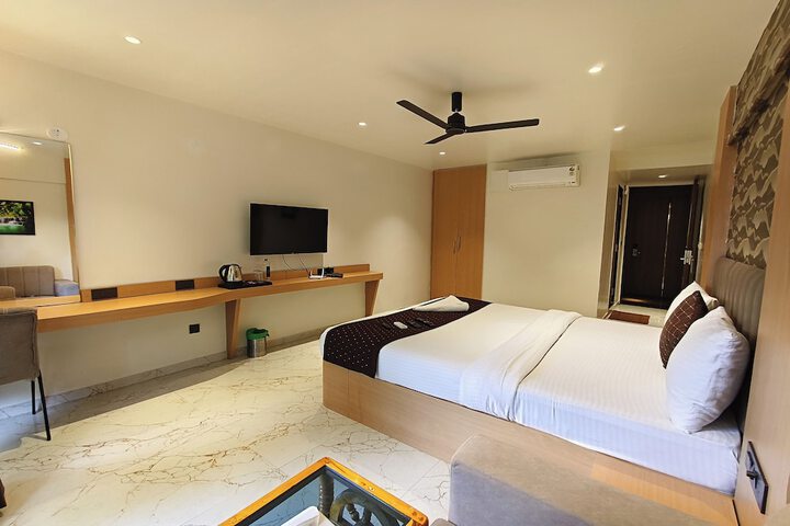Room 15 of 90