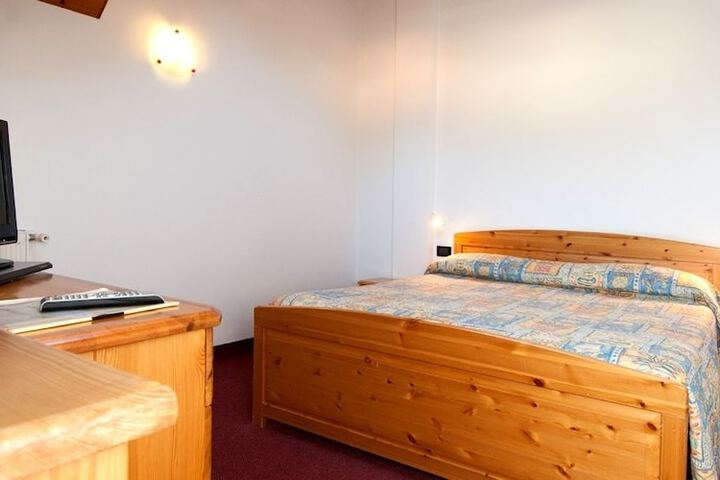 Room 7 of 42