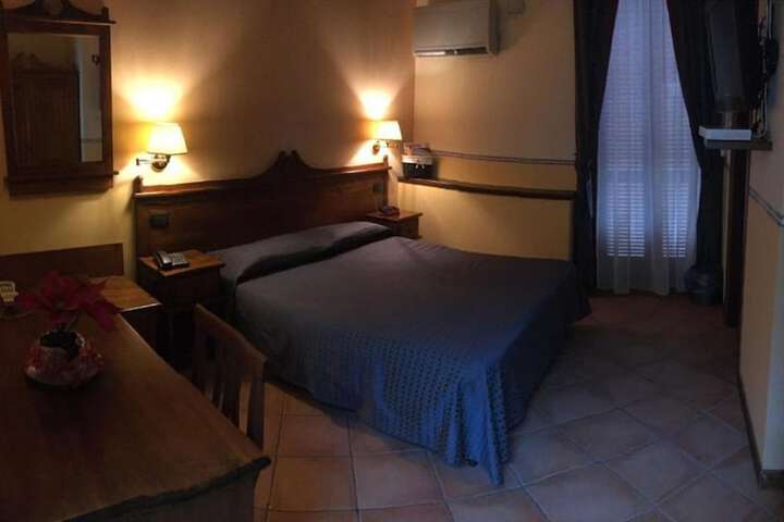 Room 7 of 32